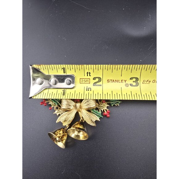 Vintage Weiss Holly Berries Bow and Dangling Bells Signed Christmas Brooch - Picture 5 of 5